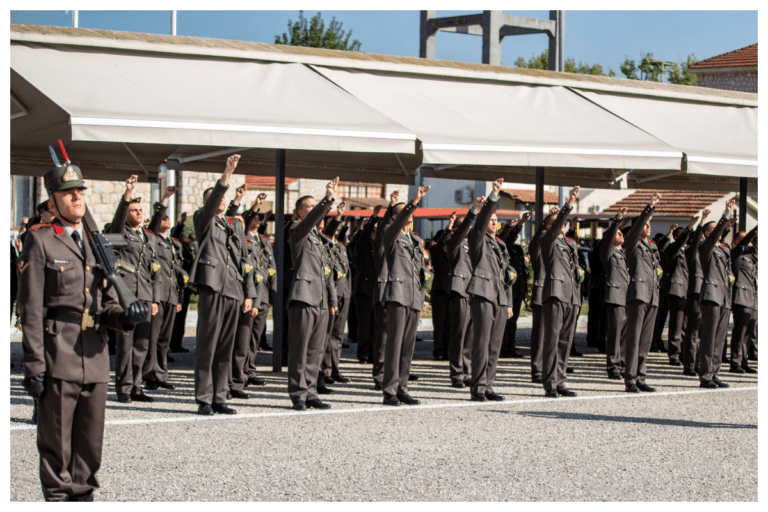 Ορκίστηκαν οι πρωτοετείς της Σχολής Αξιωματικών Νοσηλευτικής – Παρουσία του υπαρχηγού ΓΕΕΘΑ (εικόνες)