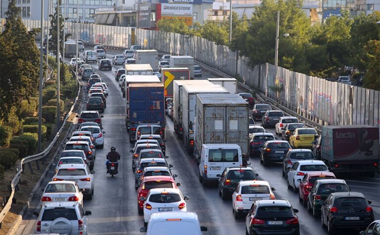 Κίνηση τώρα: Ουρές χιλιομέτρων στον Κηφισό μετά από τροχαίο στο ρεύμα προς Πειραιά (live ο χάρτης)