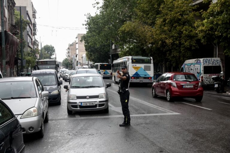 Αιγάλεω: Σοβαρό τροχαίο ατύχημα – Έντονα προβλήματα στην κυκλοφορία