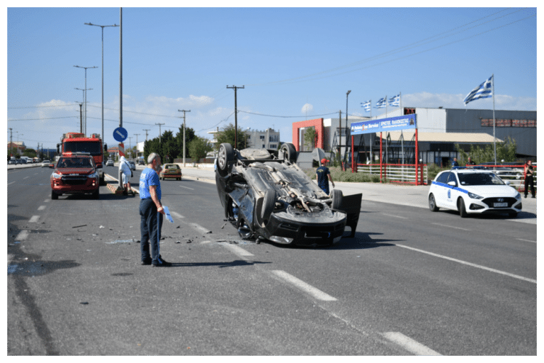 Τροχαίο ατύχημα στη Λάρισα: Γύρισε ανάποδα αυτοκίνητο, ένας τραυματίας (εικόνες)