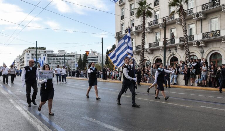 28η Οκτωβρίου: Ποιοι δρόμοι θα είναι κλειστοί σε Αθήνα και Πειραιά για τις παρελάσεις