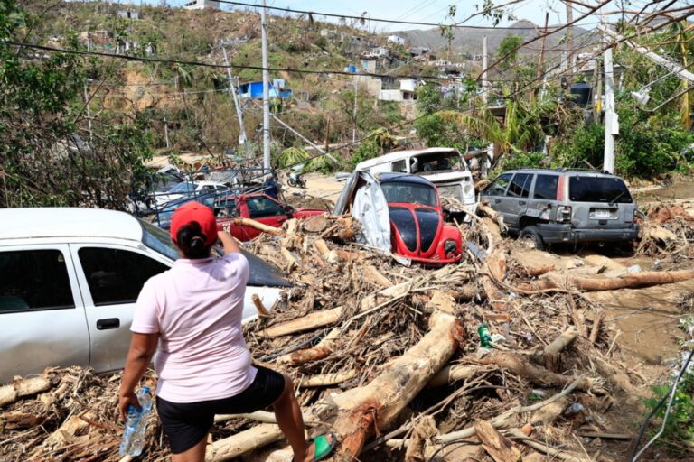 Μεξικό: 48 νεκροί, 6 αγνοούμενοι εξαιτίας του τυφώνα Ότις, η βοήθεια συνεχίζει να φθάνει με βραδύ ρυθμό