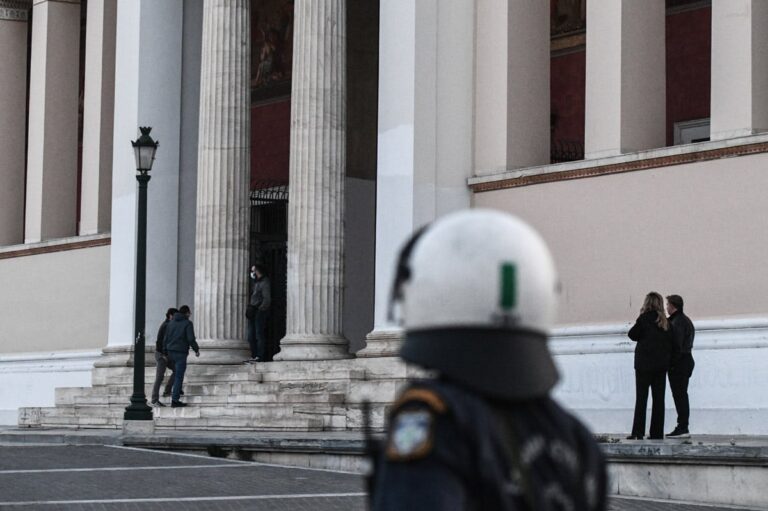 Τραγέλαφος: Στελέχη της υποδιεύθυνσης βίας σε αθλητικούς χώρους, έκαναν υπηρεσία στην Ακρόπολη!