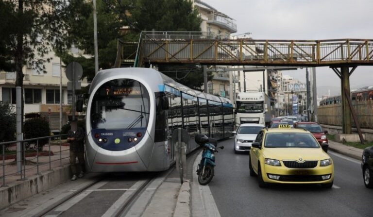 Ξεκίνησαν τα νέα δρομολόγια του τραμ – Πότε προβλέπεται η λειτουργία της επέκτασης προς Πειραιά