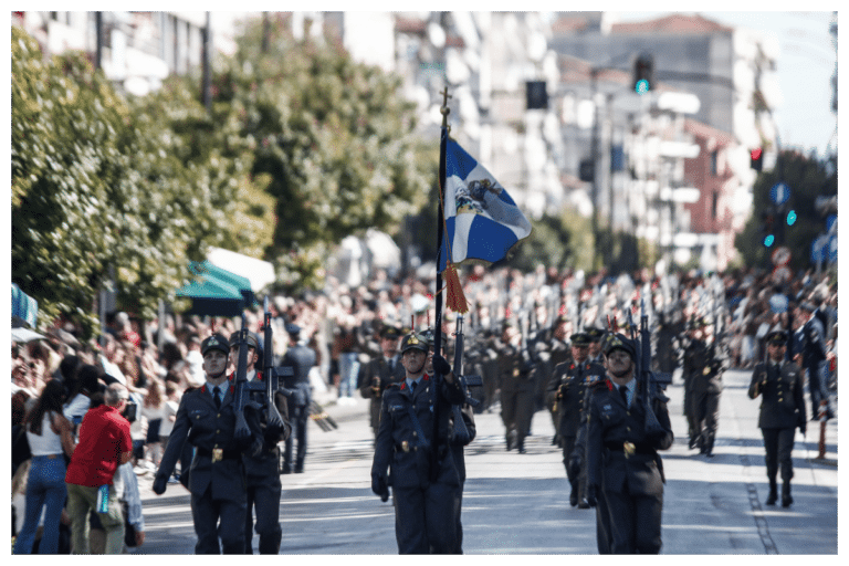 Τρίκαλα: Μέρος στην παρέλαση πήραν μετά από χρόνια οι αστυνομικές δυνάμεις (εικόνες)