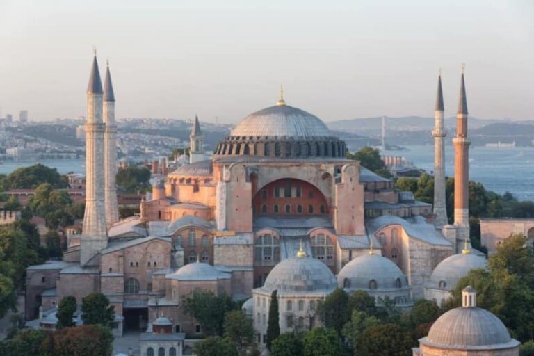 Δεν είναι η Αγία Σοφία «ηλίθιε», είναι η απάθεια της Δύσης