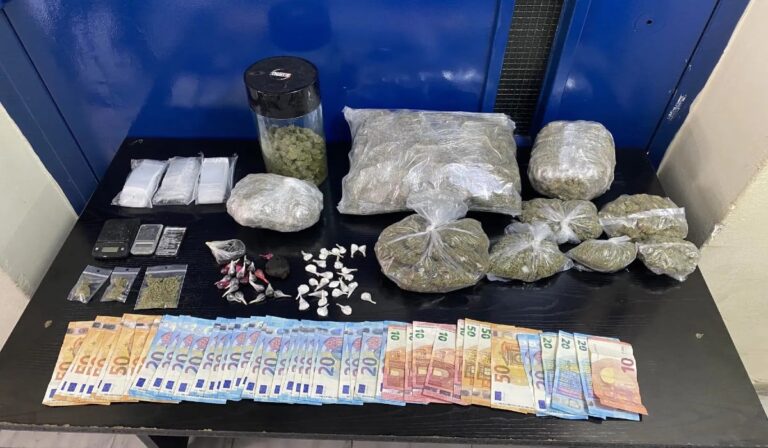 Άγιος Παντελεήμονας: Αστυνομικοί της ΔΙ.ΑΣ συνέλαβαν 2 άτομα για διακίνηση ναρκωτικών ουσιών (εικόνα)