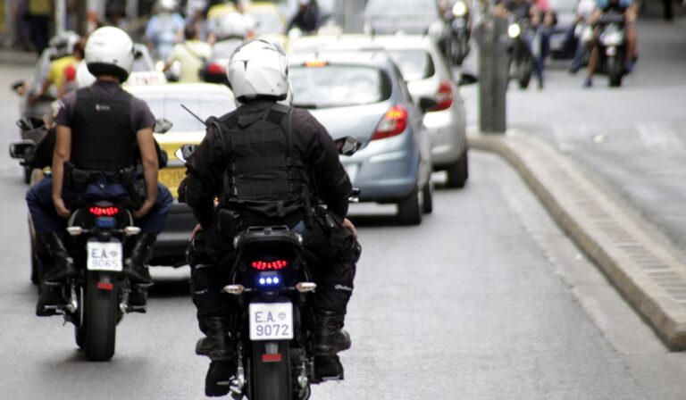 Δυτική Ελλάδα: Περίπου τους 10.000 έφθασαν οι παραβάτες οι οποίοι εμπόδιζαν με τα οχήματά τους την ελεύθερη κίνηση ΑμεΑ και πεζών