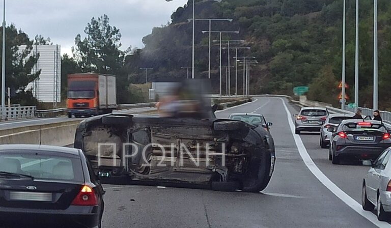 Εκτροπή και ανατροπή οχήματος στην Εγνατία Οδό, «άγιο» είχαν οι δυο επιβάτες (εικόνες)