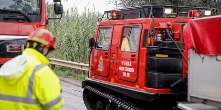 Απίστευτο σκηνικό στη Λάρισα: Κοπέλα βούτηξε γυμνή στον Πηνειό – Προσπάθειες της Πυροσβεστικής να την βγάλουν