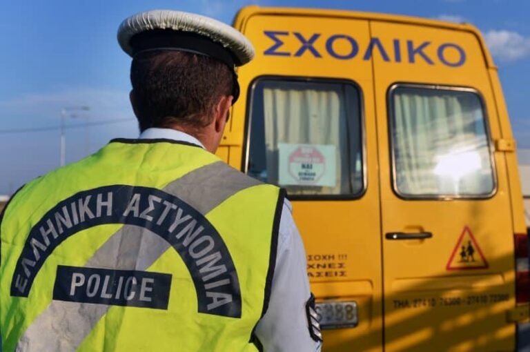 Παραβίαση STOP η αιτία του τροχαίου με σχολικό στη Βούλα όπου τραυματίστηκαν παιδάκια προσχολικής ηλικίας