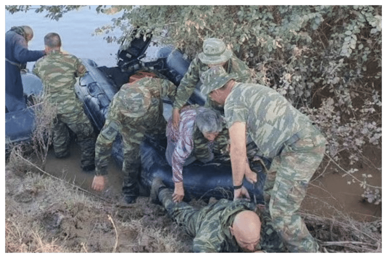 Θεσσαλία: Βραβεύτηκε Υπαξιωματικός για την βοήθεια του στις πλημμύρες – «Ένα μεγάλο ευχαριστώ στην ομάδα πεζοναυτών που ήταν μαζί μου, το μισό βραβείο ανήκει σε αυτούς»