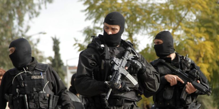 Γιατί η ΕΛ.ΑΣ. θεωρεί επικίνδυνη την πρωτοεμφανιζόμενη «Ένοπλη Προλεταριακή Δικαιοσύνη» – Οι ομοιότητες με την Ο.Λ.Α.