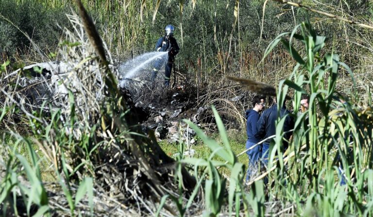 Θρήνος για τον 40χρονο επισμηναγό που σκοτώθηκε στην Καλαμάτα – Τα σενάρια της πτώσης του αεροπλάνου