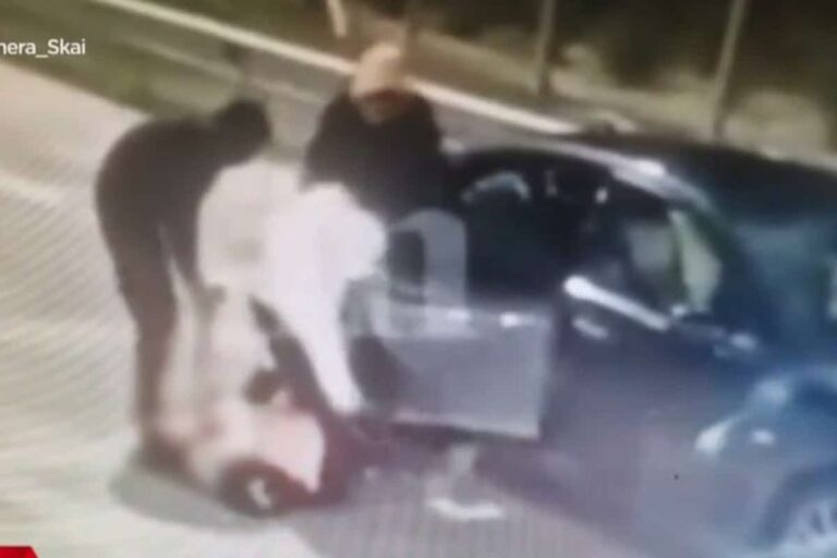 Βίντεο-σοκ: Κουκουλοφόροι έσερναν ημίγυμνη γυναίκα σε αυτοκίνητο στο Αίγιο