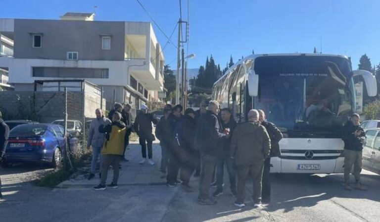 Δύο λεωφορεία με αστυνομικούς από την Πάτρα βρέθηκαν στη συγκέντρωση αστυνομικών στο Σύνταγμα