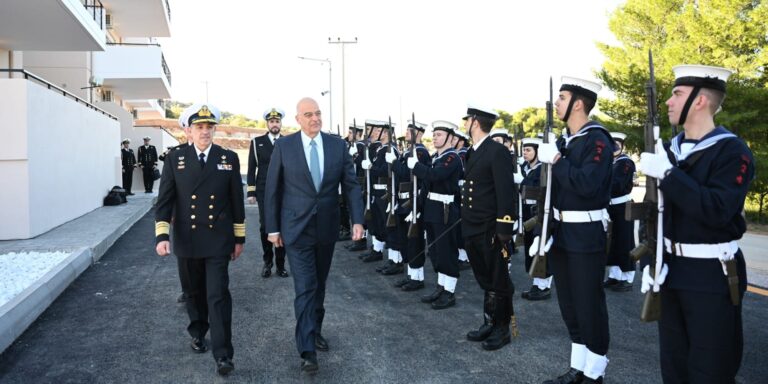 Ο Δένδιας παρέστη στα εγκαίνια πολυκατοικίας για τα στελέχη του Πολεμικού Ναυτικού στο Ναυτικό Οχυρό Σκαραμαγκά