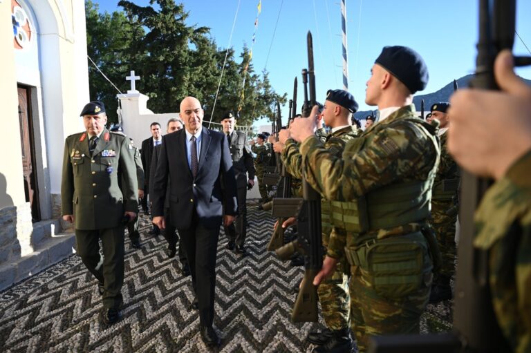 Τη Σύμη επισκέπτεται ο Δένδιας – Το μήνυμά του για τα Χριστούγεννα