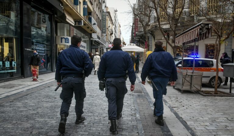 48χρονη έστελνε το 11χρονο παιδί της να ζητιανεύει στην Καλλιρόης!