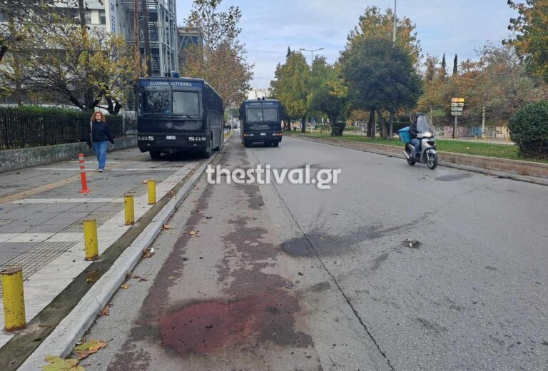 Θεσσαλονίκη: 12 μολότοφ πέταξαν οι κουκουλοφόροι που βγήκαν από το ΑΠΘ – «Είναι δολοφόνοι» λένε οι αστυνομικοί