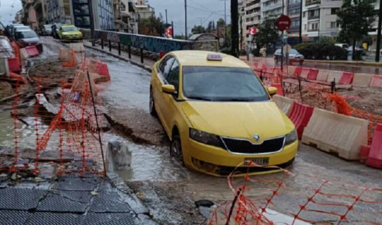 Υποχώρησε το οδόστρωμα στη Λεωφόρο Αλεξάνδρας και «κατάπιε» ταξί!