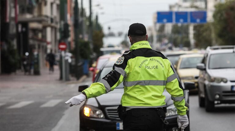 Τροχαίο στον Κηφισό: Αυτοκίνητο έπεσε πάνω σε μπάρες – Πού υπάρχει κίνηση