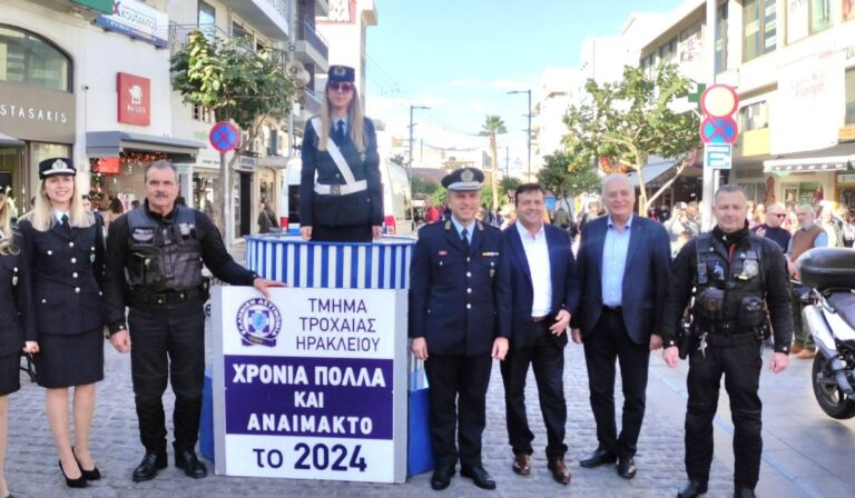 Ηράκλειο: Το έθιμο της «βαρέλας» αναβίωσε στο κέντρο της πόλης (βίντεο)