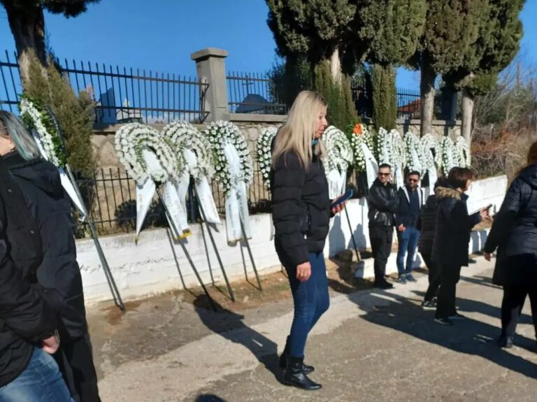 Σέρρες: Ανείπωτη θλίψη στην κηδεία του 30χρονου Γιώργου Ζαγκλιβέρη που πάλεψε με τον καρκίνο (εικόνες)