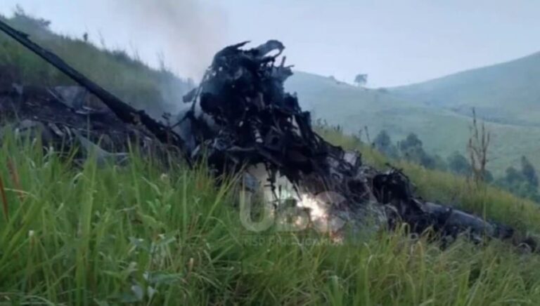 Συντριβή στρατιωτικού ελικοπτέρου στην Ουγκάντα – Σκοτώθηκαν οι τρεις επιβαίνοντες (βίντεο)