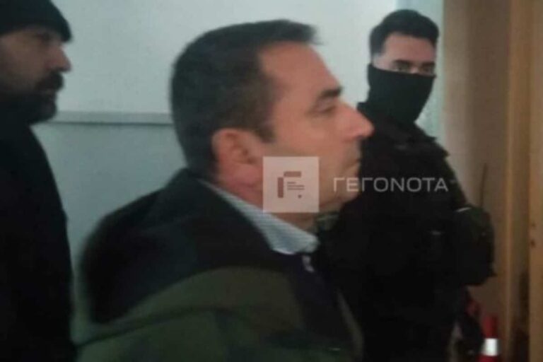 Βόλος: Στα δικαστήρια ο 50χρονος που σκότωσε τον κουνιάδο του – Εμφανίστηκε ήρεμος και χωρίς να κρύβεται, μαζί του και ο Κούγιας