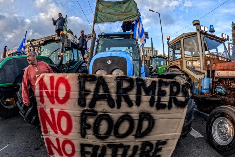 Ξεκίνησε το συλλαλητήριο των αγροτών – Τα τρακτέρ έχουν πλημμυρίσει το Σύνταγμα!