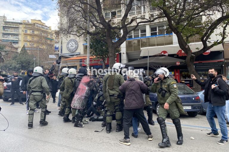 Θεσσαλονίκη: Αναβλήθηκε η δίκη για τους τρεις συλληφθέντες στα επεισόδια από την πορεία για τα Τέμπη – Στο νοσοκομείο ένας εξ αυτών