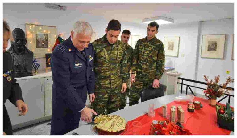 Το Πολεμικό Μουσείο έκοψε την Πρωτοχρονιάτικη πίτα του (εικόνα)