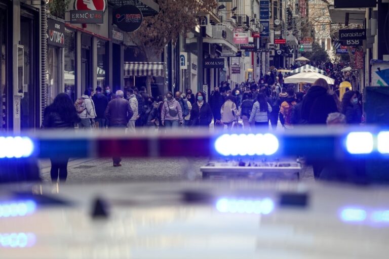 Νέα επίθεση σε γυναίκα στην Ερμού – «Την χτυπούσε με μανία στο πρόσωπο και στην καρωτίδα» (βίντεο)