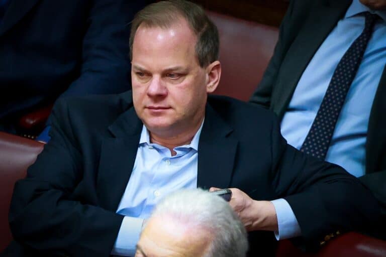 Τέμπη: Κατατέθηκε η πρόταση της ΝΔ για σύσταση προανακριτικής επιτροπής – Τι αναφέρει για Καραμανλή