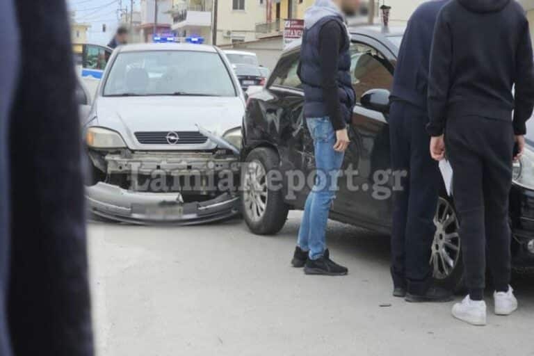 Σοβαρό τροχαίο στη Λαμία με τρία αυτοκίνητα – Στον νοσοκομείο μεταφέρθηκε μια έγκυος (εικόνες)