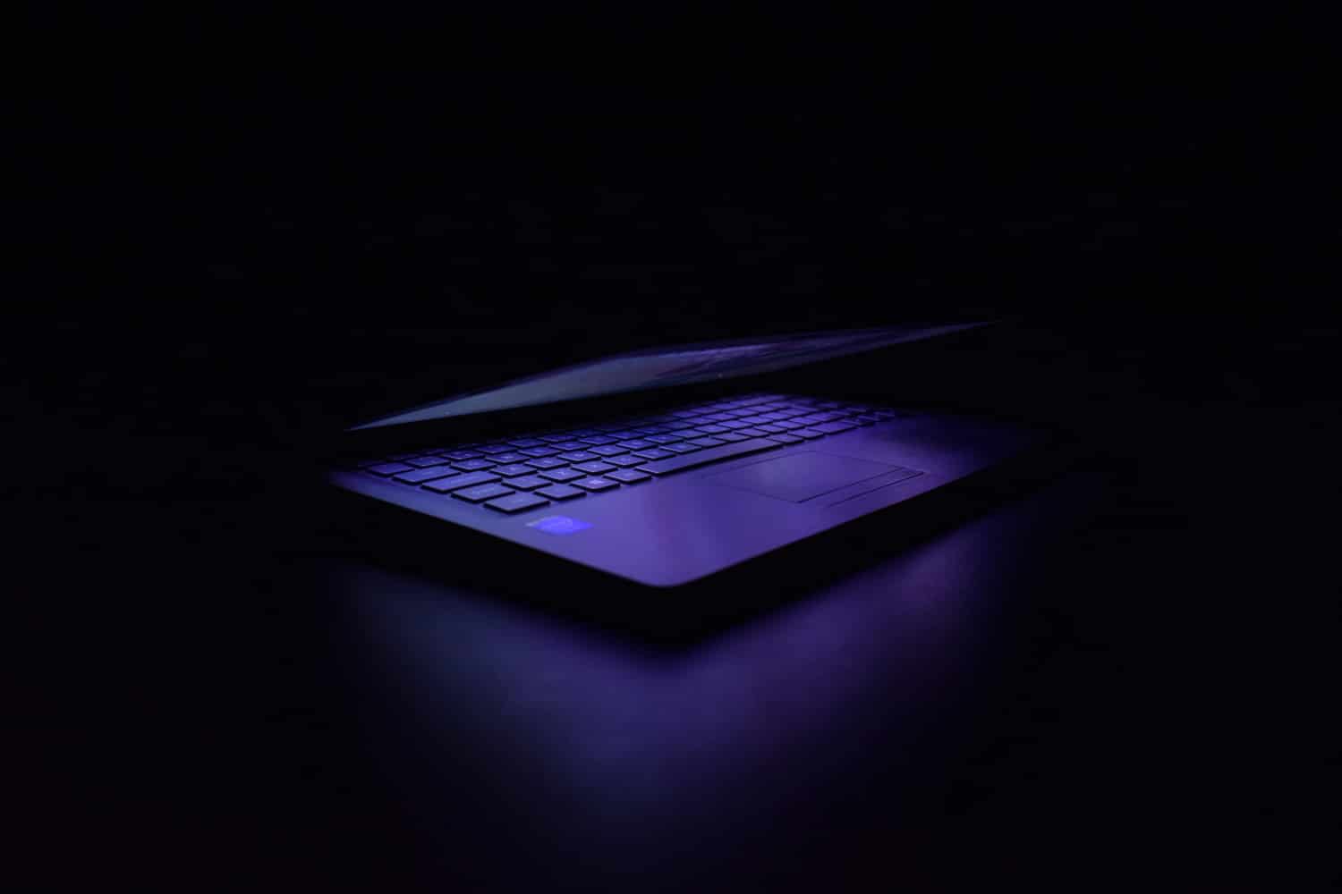 laptop dark
