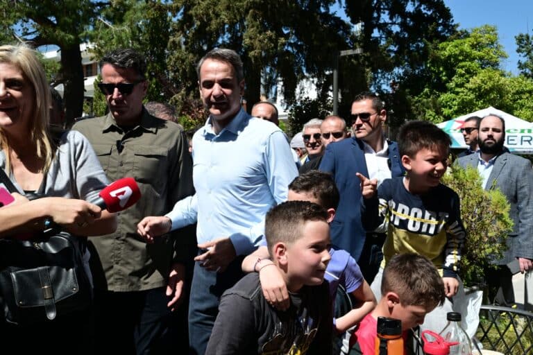 Στο Μοσχάτο ο Μητσοτάκης: «Η προσοχή μας είναι στραμμένη στα προβλήματα της κοινωνίας» (βίντεο)