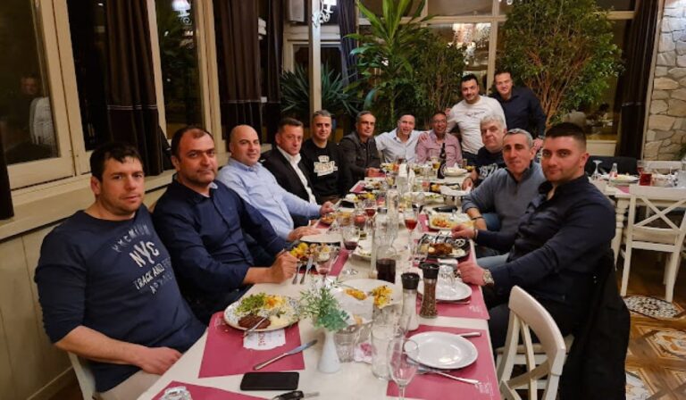 Οι αστυνομικοί της ομάδας ΔΙ.ΑΣ Δράμας έκοψαν την πίτα για το 2024