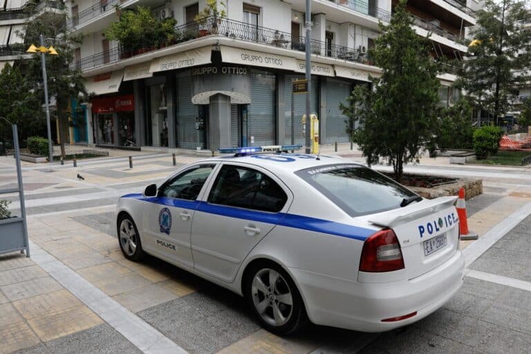 Χειροπέδες σε 26χρονο και 22χρονο στη Θεσσαλονίκη – Είχαν μαζί τους πάνω από ένα κιλό χασίς