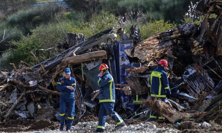 «Μπαλάκι» ευθυνών για το «μπάζωμα» στα Τέμπη – Η Πυροσβεστική διαψεύδει τον υφυπουργό