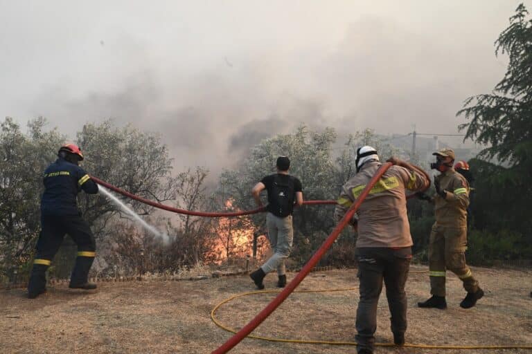 Συνελήφθη 66χρονος καθηγητής πανεπιστημίου για τη φωτιά στη Βάρη – Δίδασκε σε σχολές της Αστυνομίας