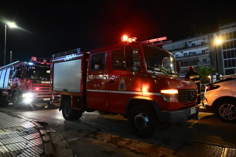 Θεσσαλονίκη: Στις φλόγες αυτοκίνητο εν κινήσει τα ξημερώματα στο Πανόραμα