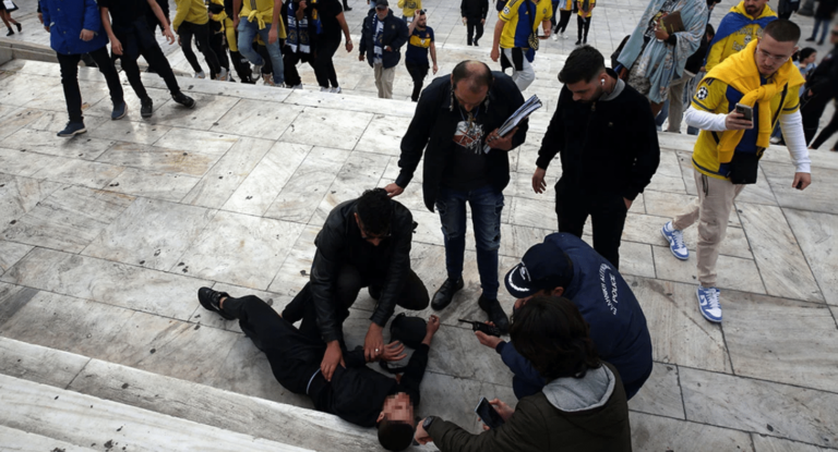 Ένταση στο Σύνταγμα: Βίντεο από το επεισόδιο οπαδών της Μακάμπι Τελ Αβίβ με Παλαιστίνιο!