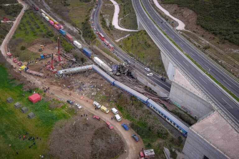 Τραγωδία στα Τέμπη: Τα πρώτα 24ωρα του σταθμάρχη εκτός φυλακής και το μυστήριο του 15ου σκληρού δίσκου