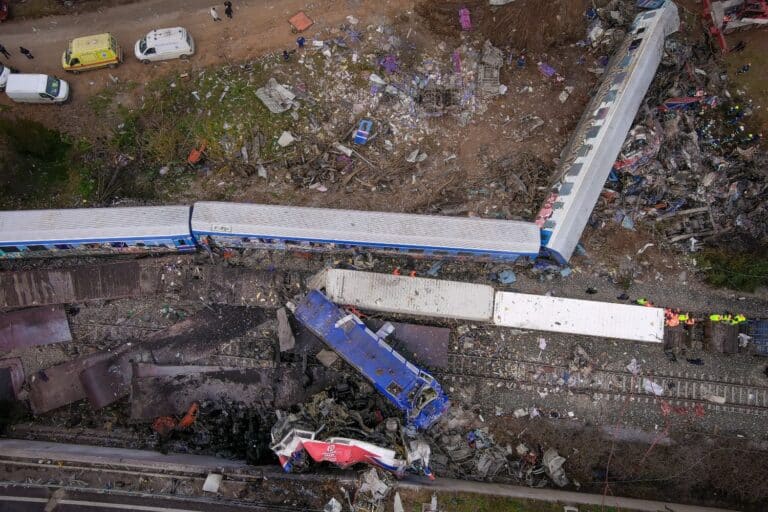 Τέμπη: Συγκλονιστικό ηχητικό ντοκουμέντο δευτερόλεπτα μετά την τραγωδία – «Βοήθεια, βοήθησέ με… – Φωνάζουν τα παιδάκια» (βίντεο)