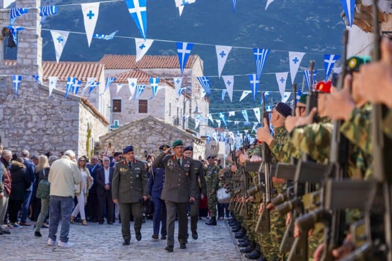 Ο Αρχηγός ΓΕΕΘΑ παρέστη στις Εορταστικές Εκδηλώσεις στην Αρεόπολη Λακωνίας