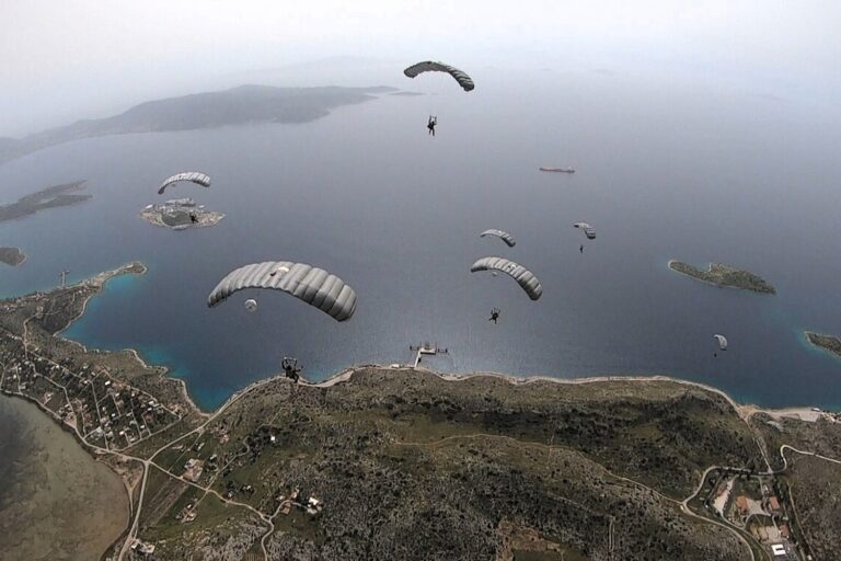 Έλληνες και Αμερικανοί κομάντο εκπαιδεύονται μαζί σε Αττική και Βοιωτία – Δείτε εικόνες