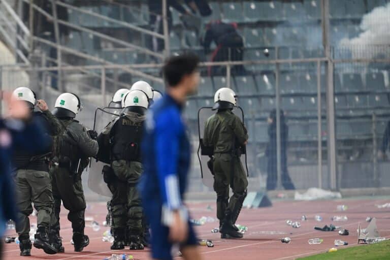 Μάρτυρας: «Απ’ όσο έχω ακούσει για τα επεισόδια οπαδών του Ολυμπιακού στο Βόλο συνομιλούσαν με τον κύριο Καραπαπά»