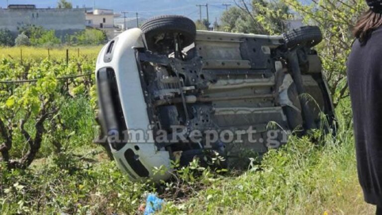 Ανατροπή αυτοκινήτου στη Λαμία (εικόνες)